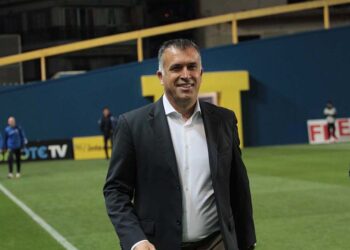 Ο Γιάννης Αναστασίου προειδοποιεί την Αϊντχόφεν: «Αντίπαλος που ταιριάζει στον Ολυμπιακό»