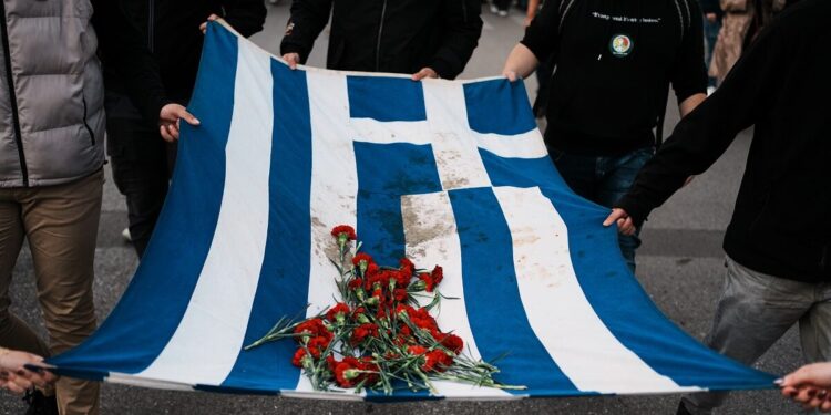 Η πορεία για την 52η επέτειο από την εξέγερση του Πολυτεχνείου μέσα από 10 φωτογραφικά «κλικ»