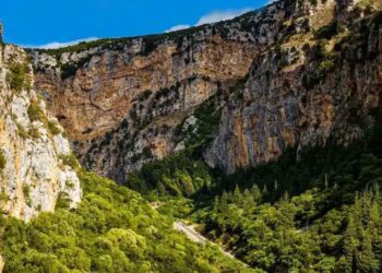 Ένταξη των ορειβατικών διαδρομών Αρακύνθου και νότιας όχθης της Τριχωνίδας στο Πρόγραμμα «Δυτική Ελλάδα 2021–2027»