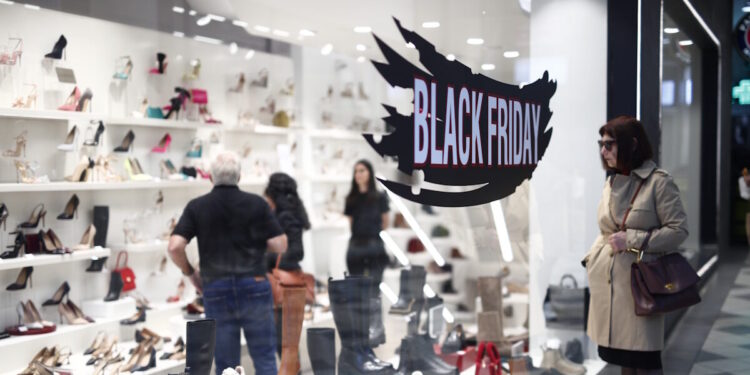 Black Friday 2025 και Cyber Monday: Τι να προσέχετε με τις εκπτώσεις