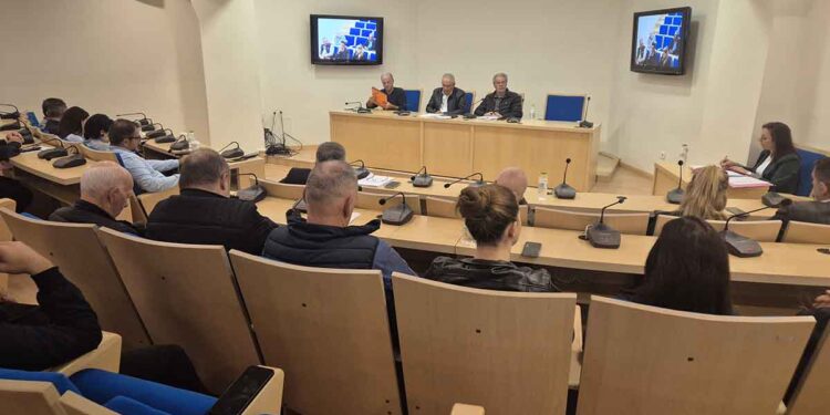 Δήμος Αμφιλοχίας: Ομόφωνο «όχι» στις γνωμοδοτήσεις των μελετών για εγκατάσταση έργων αντλησοταμίευσης στις ΔΕ Ινάχου και Αμφιλοχίας