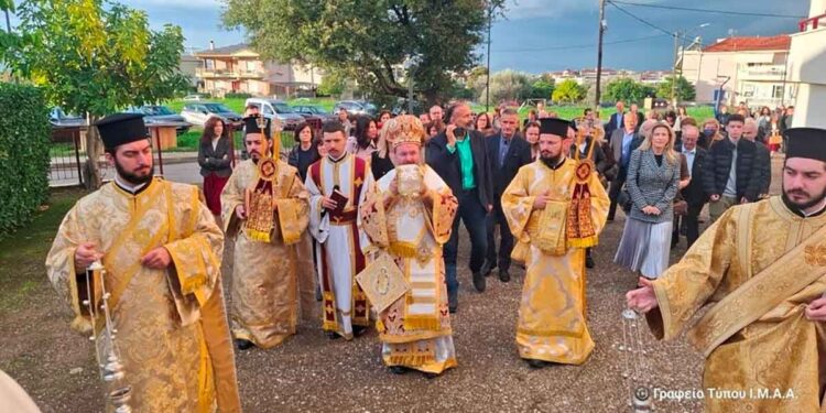 Τα εγκαίνια του Ιερού Ναού Αγίας Βαρβάρας Αγρινίου (φωτο)