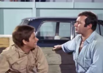 H Finos Film γιορτάζει την Black Friday: Δείτε σκηνές με κορυφαίους ηθοποιούς σε «μανία» υπερκατανάλωσης