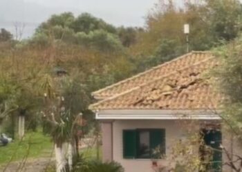 Η κακοκαιρία Adel σάρωσε την Φοινικούντα: Ανεμοστρόβιλος ξήλωσε στέγες σπιτιών και προκάλεσε ζημιές σε επιχειρήσεις