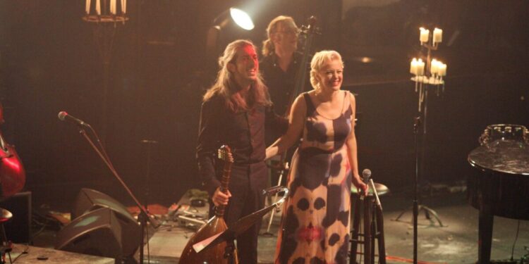 Ο γιος του Μάνου Χατζιδάκι στρέφεται κατά Μποφίλιου και Χαρούλη: Κινείται νομικά εναντίον της παγκόσμιας περιοδείας αφιέρωμα στον πατέρα του