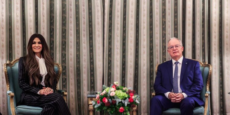 Τα παραλειπόμενα της συνάντησης Τασούλα – Γκίλφόιλ: Ο μήνας του μέλιτος και η ατάκα «εργαζόμαστε για νέο σύζυγο»