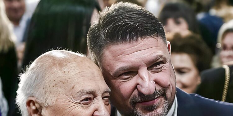 Πέθανε ο πατέρας του Νίκου Χαρδαλιά – «Ησουν το πρώτο μου λιμάνι, η σταθερή μου πυξίδα»