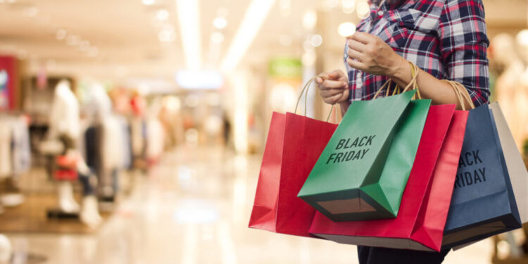 Black Friday 2025: Τι πρέπει να προσέχουν οι καταναλωτές στις μειώσεις τιμών