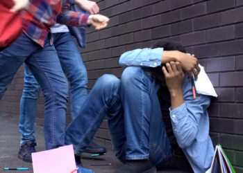 Λάρισα: Συνελήφθησαν δύο ανήλικες για τον άγριο ξυλοδαρμό 16χρονης