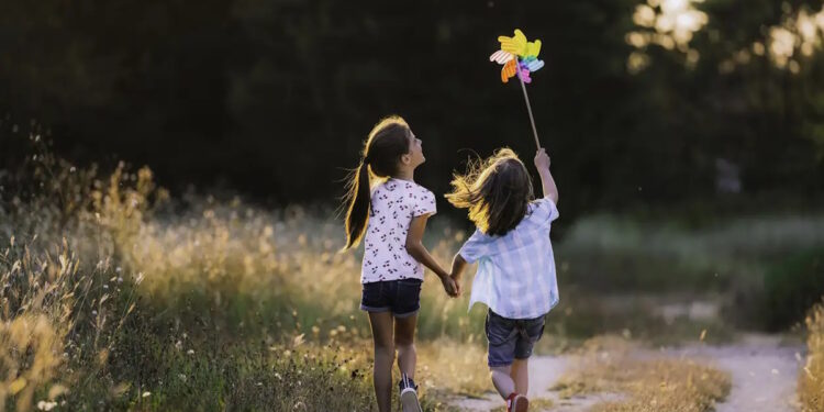 Νταντάδες της γειτονιάς: 56 εκατ. ευρώ μέσω ΕΣΠΑ για την καθολική υλοποίηση της δράσης