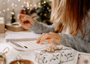 Δώρο Χριστουγέννων 2025: Πότε θα καταβληθεί και πως να το υπολογίζετε