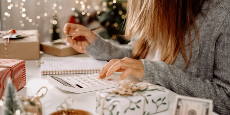 Δώρο Χριστουγέννων 2025: Πότε θα καταβληθεί και πως να το υπολογίζετε