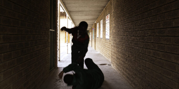 Νέο Ηράκλειο: Άγρια συμπλοκή μεταξύ ανηλίκων έξω από σχολείο – Μαχαίρι 14 εκατοστών βρέθηκε στην τσάντα του ενός