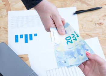 Συλλογικές συμβάσεις: Πώς θα δοθούν περισσότερες και ευκολότερες αυξήσεις στους κλαδικούς μισθούς – Πάνω από τα 850 ευρώ ο πήχης