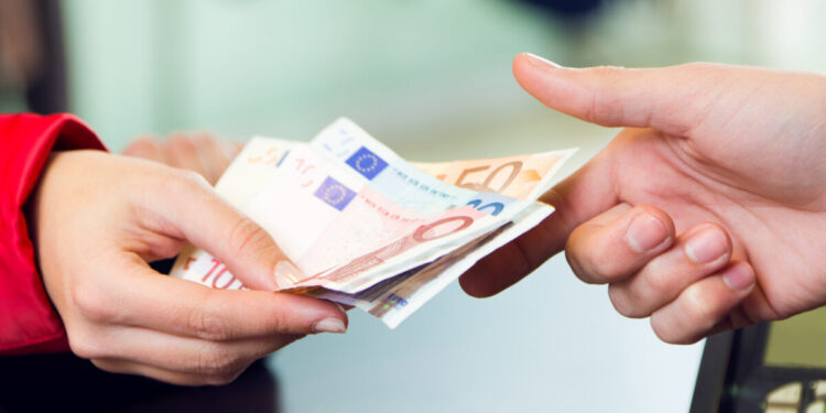 Προϋπολογισμός 2026: Μέτρα για τη στέγαση και την οικογένεια, αυξήσεις αποδοχών και μειώσεις φόρων – 3,2 δισ. ευρώ για 5 εκατ. νοικοκυριά