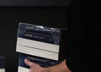 Το βιβλίο του Αλέξη Τσίπρα «Ιθάκη» εξαντλήθηκε μέσα σε λίγες ώρες – Πωλήθηκαν 33.000 αντίτυπα