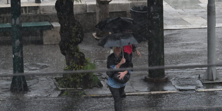 Καιρός σήμερα: Συνεχίζουν οι ισχυρές καταιγίδες στα δυτικά  – Τοπικές βροχές σε πολλές περιοχές της χώρας