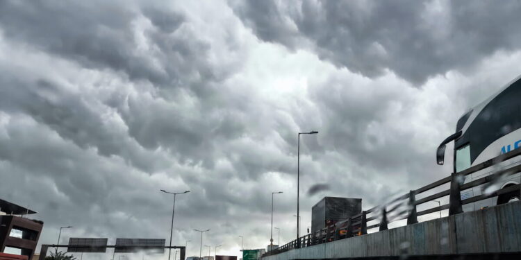 Καιρός σήμερα: Βροχές σε Δωδεκάνησα και βορειοδυτικά, συννεφιά στις υπόλοιπες περιοχές – Πτώση της θερμοκρασίας