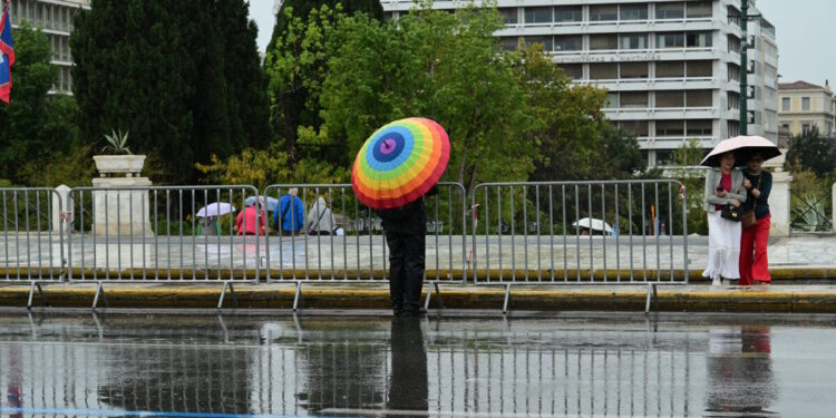 Καιρός σήμερα: Συννεφιά, βροχές και καταιγίδες στην χώρα – Αγγίζει τους 24 βαθμούς η θερμοκρασία