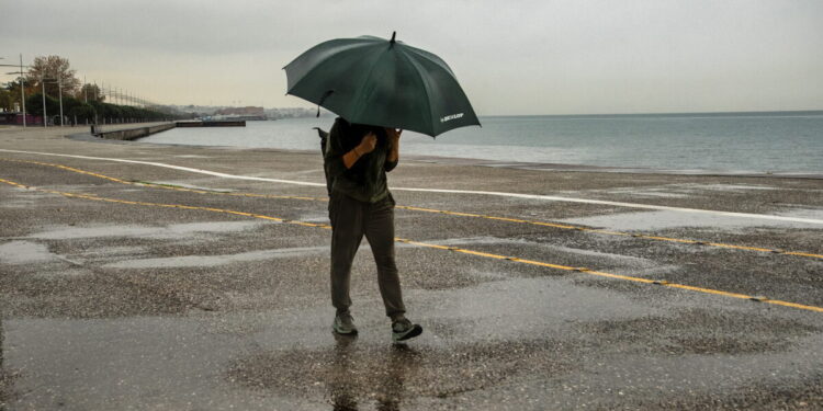 Καιρός σήμερα: Χιόνια σε Ήπειρο και Δυτική Μακεδονία – Στους 23 βαθμούς η θερμοκρασία σε Κρήτη και Αττική