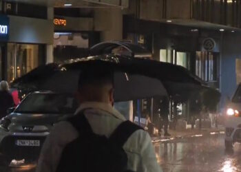 Κακοκαιρία Adel: Καταρρακτώδης βροχή στην Αττική – Στο «κόκκινο» οι δρόμοι της Αθήνας