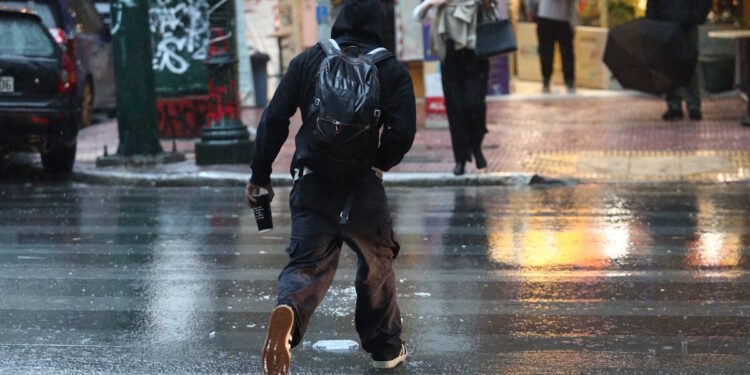 «Αγριεύει» ο καιρός τις επόμενες ώρες: Οι περιοχές που θα «χτυπήσει» η κακοκαιρία Adel με βροχοπτώσεις κατηγορίας 5