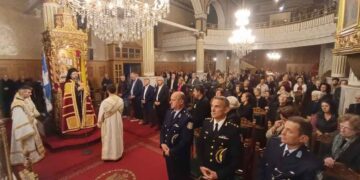 Πλήθος κόσμου στην υποδοχή της Τιμίας Κάρας Αγίου Βησσαρίωνος στην Αμφιλοχία (φωτο)