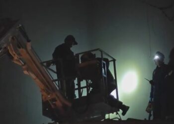 Κεραμεικός: Άνδρας έπεσε στο κενό από τον τέταρτο όροφο πολυκατοικίας – Η επιχείρηση Πυροσβεστικής και ΕΚΑΒ