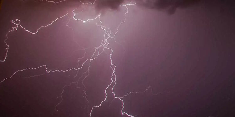 Καιρός – Meteo: Στην Παραμυθιά Θεσπρωτίας η περισσότερη βροχή – 6.500 κεραυνοί πάνω από στεριά και θάλασσα