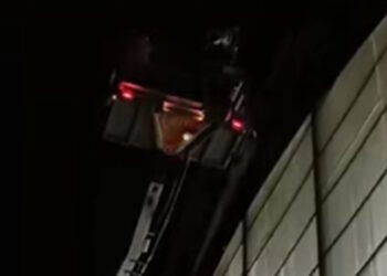 Καιρός – Κέρκυρα: Ξεκόλλησε κομμάτι πλεξιγκλάς από την οροφή κολυμβητηρίου την ώρα του αγώνα λόγω Adel