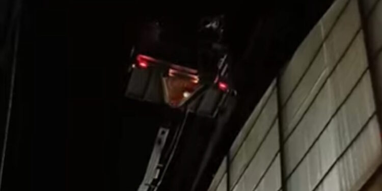 Καιρός – Κέρκυρα: Ξεκόλλησε κομμάτι πλεξιγκλάς από την οροφή κολυμβητηρίου την ώρα του αγώνα λόγω Adel