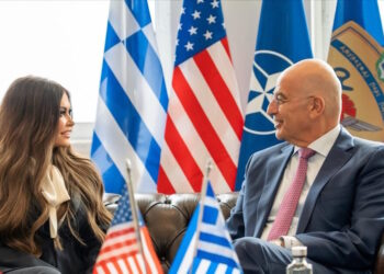 Η Κίμπερλι Γκιλφόιλ στη συνάντηση της με τον Νίκο Δένδια: «Να συνηθίσετε να με βλέπετε συχνά»