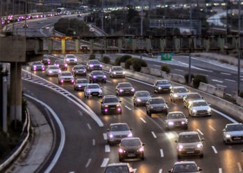 Κίνηση στους δρόμους: Κυκλοφοριακό κομφούζιο σε Κηφισό και κέντρο Αθήνας έφερε η βροχή