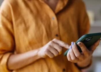 Βόλος: 61χρονη «stalker» έστελνε ερωτικά μηνύματα σε 68χρονη – «Έφαγε» έναν χρόνο φυλακή