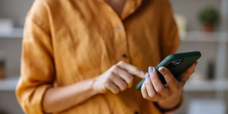 Βόλος: 61χρονη «stalker» έστελνε ερωτικά μηνύματα σε 68χρονη – «Έφαγε» έναν χρόνο φυλακή