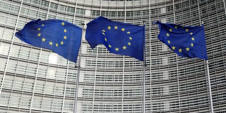 Koμισιόν: Πράσινο φως στον προϋπολογισμό – Check up για έλλειμμα τρεχουσών συναλλαγών και δημόσιο χρέος, «αγκάθι» ο πληθωρισμός