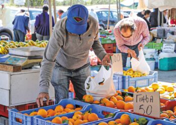 Στον «αέρα» οι λαϊκές αγορές