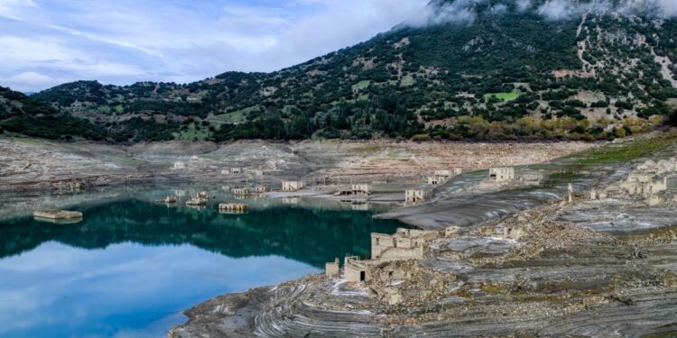 Η λειψυδρία φέρνει συναγερμό στην Ευρώπη: Συρρικνώνονται επικίνδυνα τα υδάτινα αποθέματα λόγω της κλιματικής αλλαγής – Τα μέτρα που παίρνει η Ελλάδα