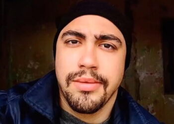 Λέσβος: Επιμένει στην εκδοχή του εγκλήματος η μητέρα του λιμενικού – «Τον κρέμασαν για να φανεί αυτοκτονία»