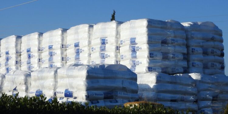 Σε ασφυξία η αγορά γεωργικών εφοδίων