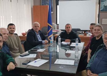 Συνάντηση του Εμποροβιομηχανικού Συλλόγου Μεσολογγίου με τον Κώστα Λύρο για τη στέγαση του Καλλιτεχνικού Σχολείου