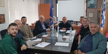 Συνάντηση του Εμποροβιομηχανικού Συλλόγου Μεσολογγίου με τον Κώστα Λύρο για τη στέγαση του Καλλιτεχνικού Σχολείου