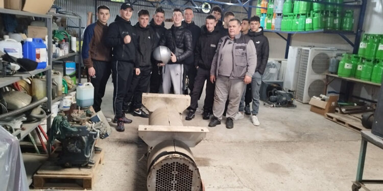 Στο παγοδρόμιο της «Μαγικής Αυλής» οι μαθητές του 1ου ΕΠΑΛ Αγρινίου για πρακτική εκπαίδευση στην ψύξη και κλιματισμό