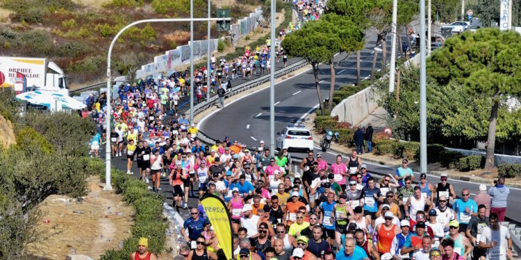 42ος Αυθεντικός Μαραθώνιος Αθήνας: Ποιοι δρόμοι θα κλείσουν – Όλες οι κυκλοφοριακές ρυθμίσεις