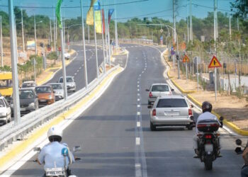 Οδηγός μηχανής πήγαινε με 162 χιλιόμετρα στη λεωφόρο Μαραθώνος και συνελήφθη