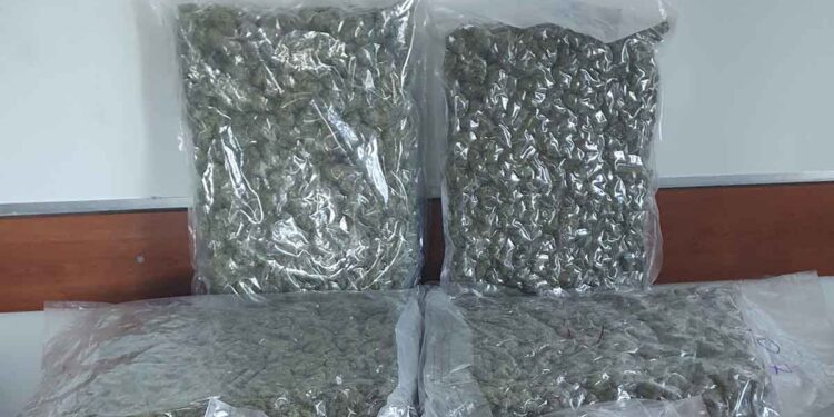 Συνελήφθη στην Εθνική Οδό Αγρινίου – Καρπενησίου γιατί μετέφερε 5 κιλά χασίς