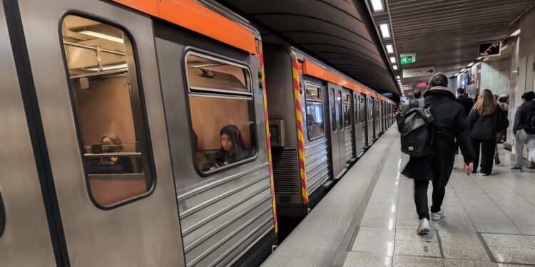 Μετρό: Κανονικά η 24ωρη λειτουργία του Σαββάτου στις Γραμμές 2 και 3 – Τα ολοήμερα δρομολόγια των λεωφορείων