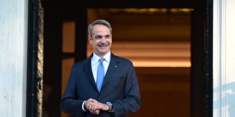 Η «πρόωρη» καταβολή 250 ευρώ στους χαμηλοσυνταξιούχους – Αγώνας δρόμου από την κυβέρνηση για να κλείσει το «μέτωπο» με αγρότες και κτηνοτρόφους