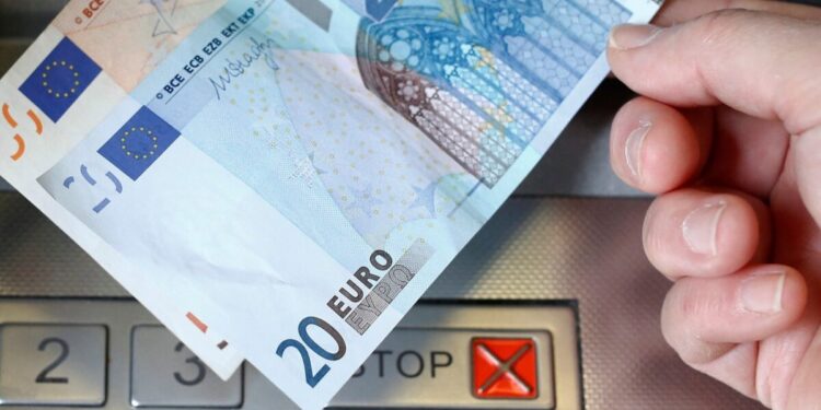 Σε ισχύ από αύριο το πακέτο ενισχύσεων – Ωφελούνται 2,4 εκατ. πολίτες