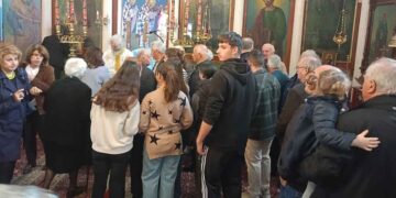 Πρώτη θεία λειτουργία του πατρός Αμφιλοχίου Σταμουλακάτου στον Ιερό Ναό Αγίου Νικολάου Μπαμπίνης (φωτο)